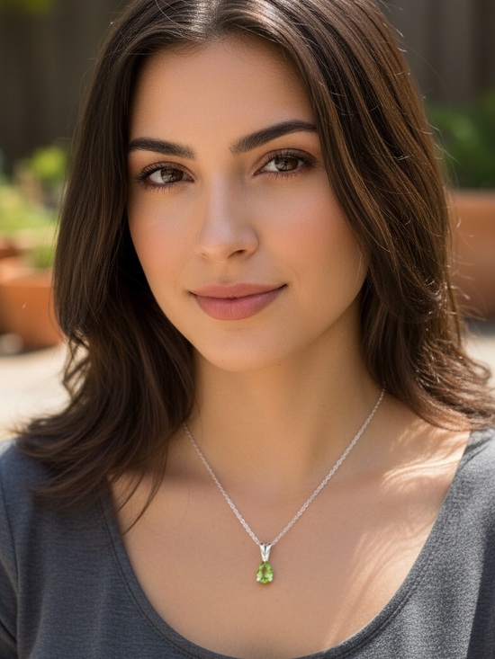 JADE OF NEW YORK Jewelry - 925 Sterling Silver Pear Cut Peridot